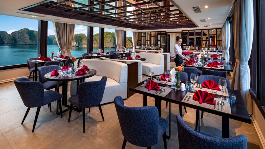 Jade Sails: Luxury and Royal Restaurant