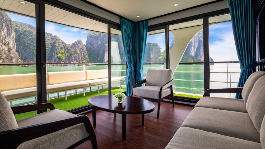 Light Day Cruise: Luxury Lounge With Panoramic View