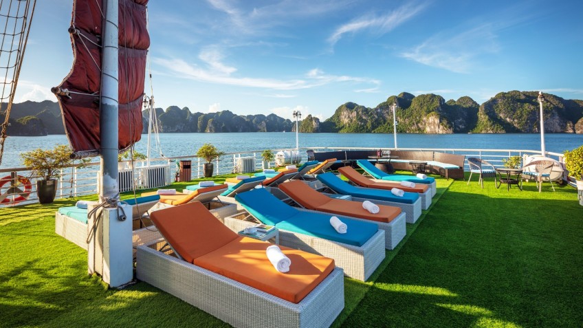Verdure Lotus Classic Cruise: Comfortable Sunbeds For Sunbathing