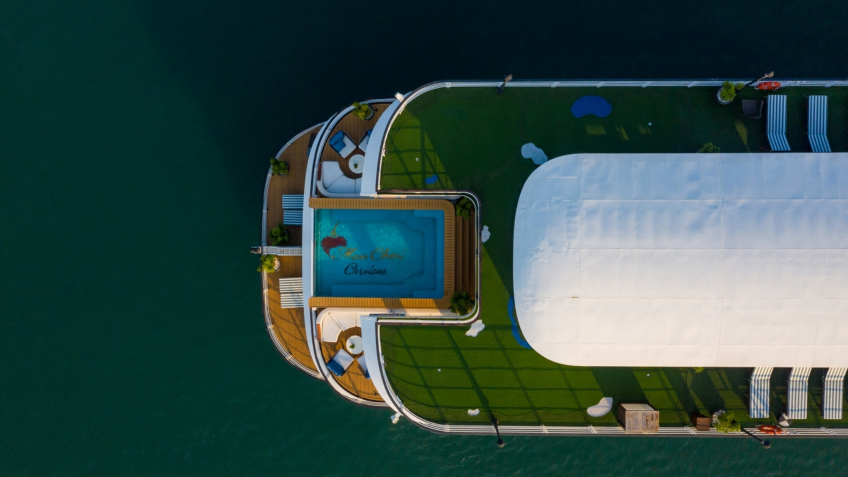 Mon Cheri Cruise: Impressive Aerial View of Sundeck
