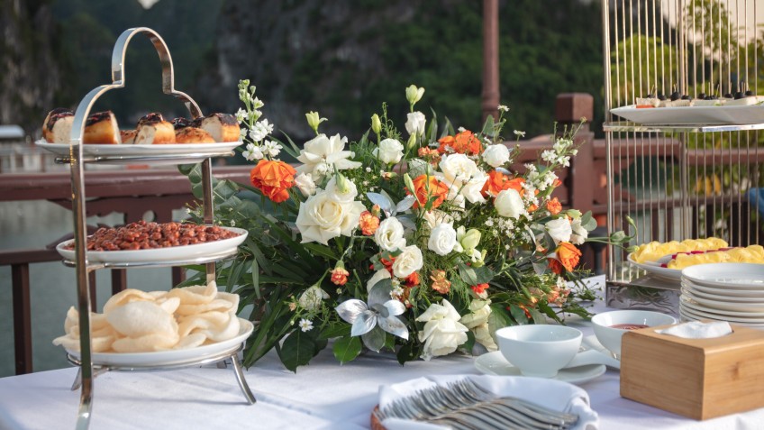 Amanda Cruise: Delicious Desserts for Sunset Party