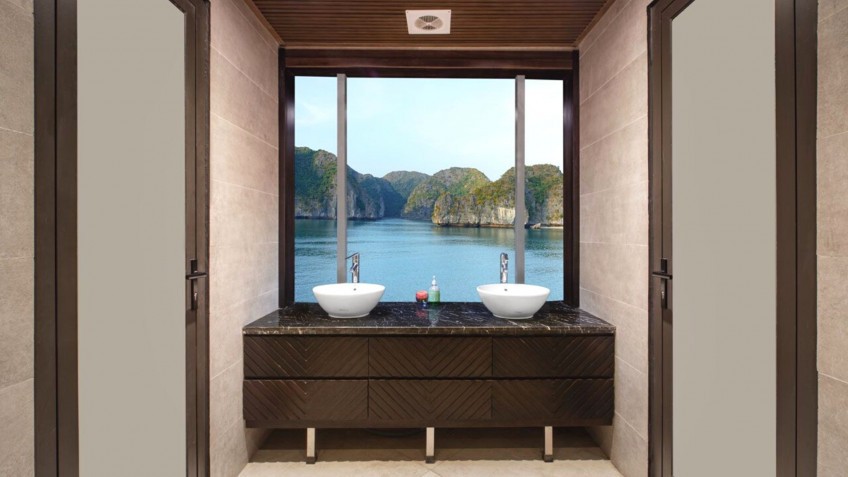 Jade Sails: Elegant Bathroom with ocean view