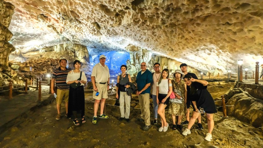 Wonder Bay Cruise: Visit Surprising Cave