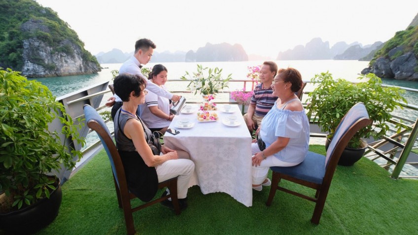 Wonder Bay Cruise: Enjoy the Tasty meal with Family