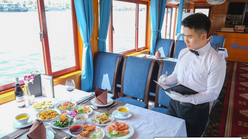 Wonder Bay Cruise: Tasty Dishes for Lunch