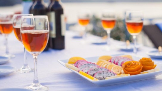 Cozy Bay Cruise: Enjoy Fresh Fruits with Wine