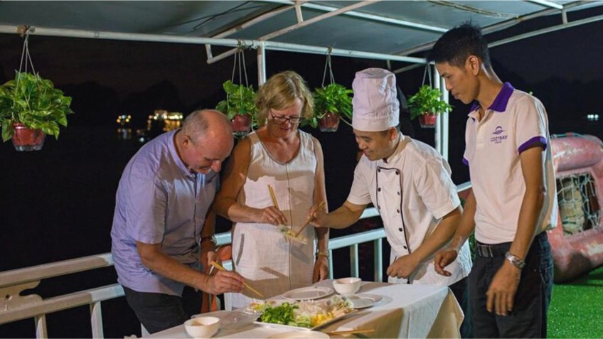 Cozy Bay Cruise: Learning how to make Vietnamese dishes
