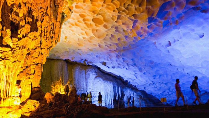 Phoenix Cruise: Majestic view in Sung Sot Cave
