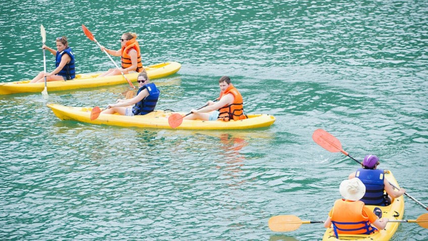 Phoenix Cruise: Kayaking at Luon Cave
