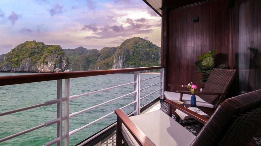 Heritage Cruise Binh Chuan: Relaxing in the Private Balcony