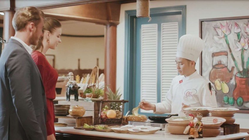 Heritage Cruise Binh Chuan: Have breakfast with the world-class service