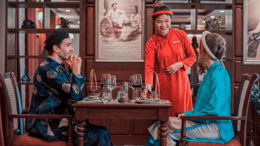 Heritage Cruise Binh Chuan: Enjoy a Royal-themed Dinner