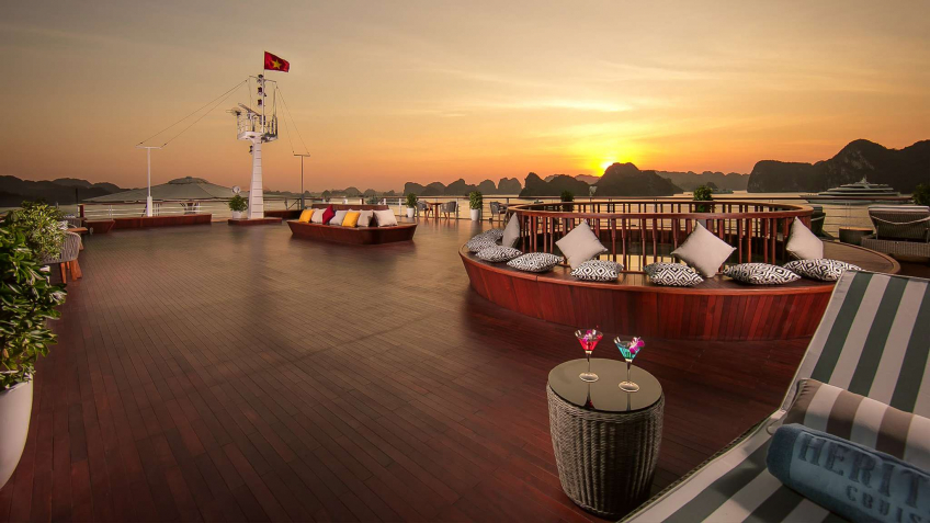 Heritage Cruise Binh Chuan: Sundeck with Panoramic Lan Ha Bay view