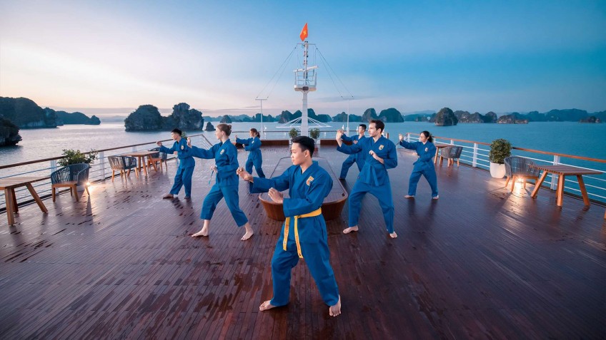 Heritage Cruise Binh Chuan: Begin the morning with Vovinam Practices