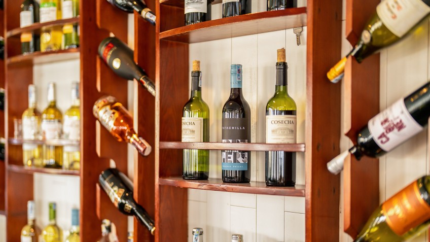 Swan Cruises: Enjoy various drinks