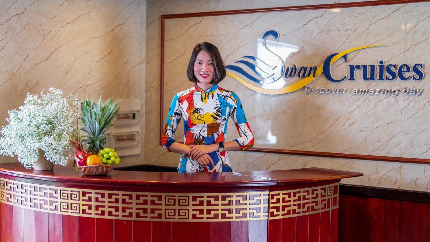 Swan Cruises: Reception Area Onboard