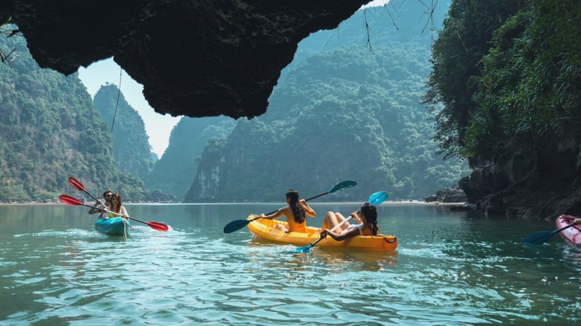 Halong Catamaran Cruise: Explore Dark&Bright Cave in Cat Ba Island By Kayaking