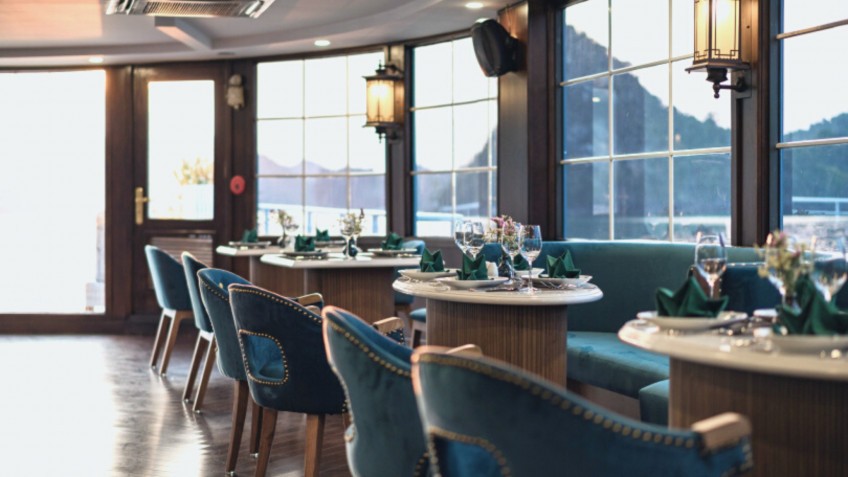 Halong Catamaran Cruise: Romantic Restaurant On Board