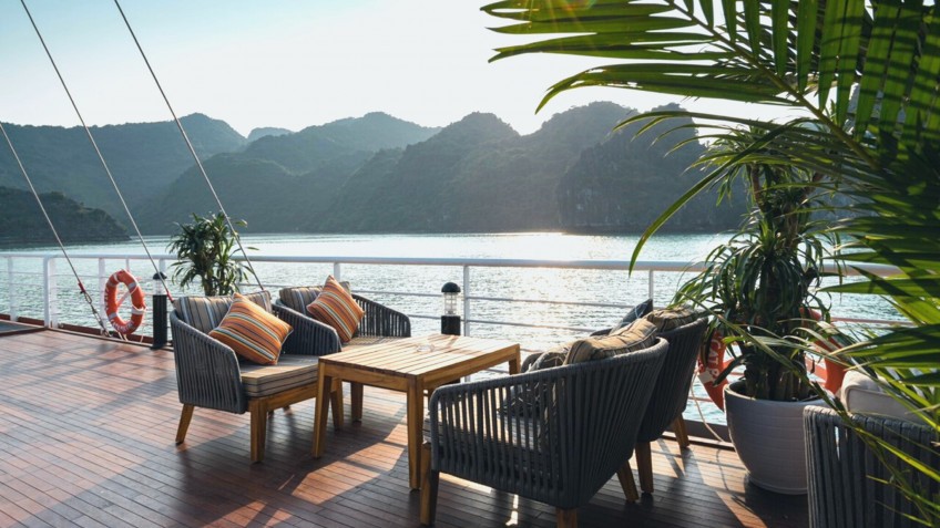Halong Catamaran Cruise: Wonderful place to relax in your day cruise