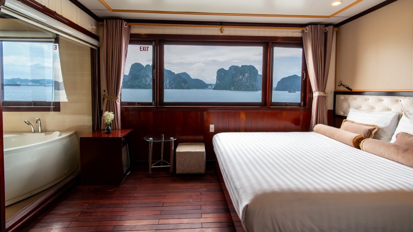 Swan Cruises: Enjoy the scenery of Bai Tu Long