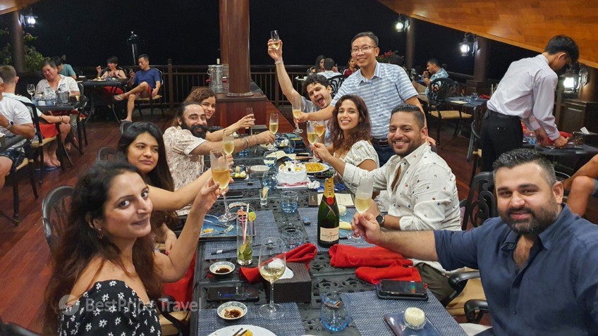 Sena Cruises: Enjoy dinner with your friends