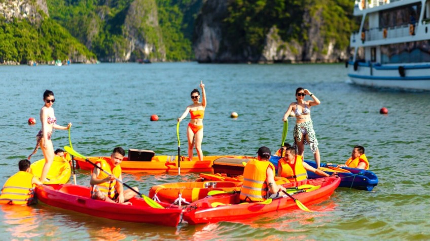 Queen Luxury Cruise: Entertain yourself with Water sport