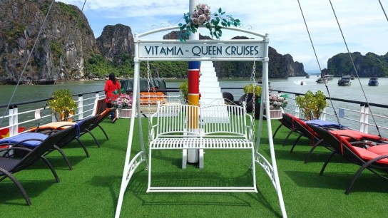 Queen Luxury Cruise: Have fun with the Swing