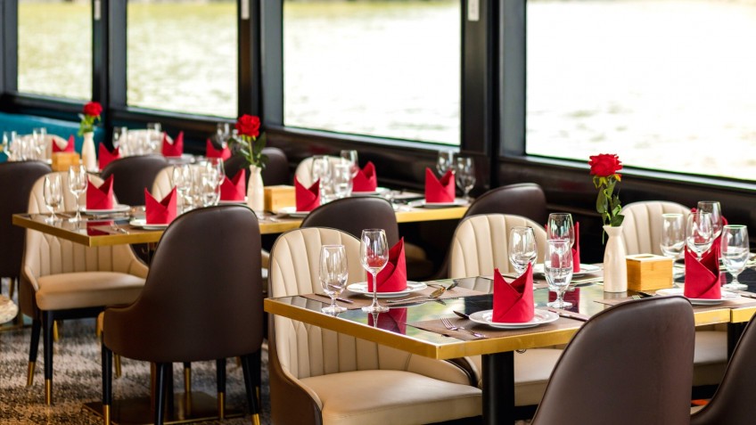 Queen Luxury Cruise: High-end restaurant