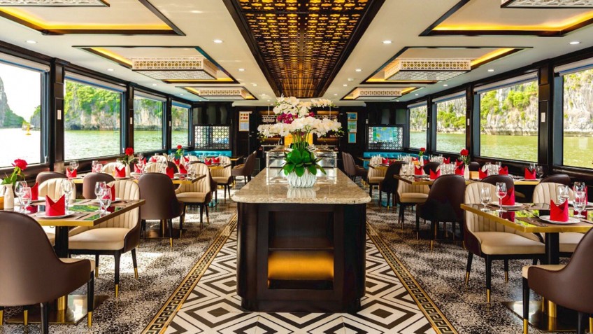Queen Luxury Cruise: Spacious and Luxury dining hall