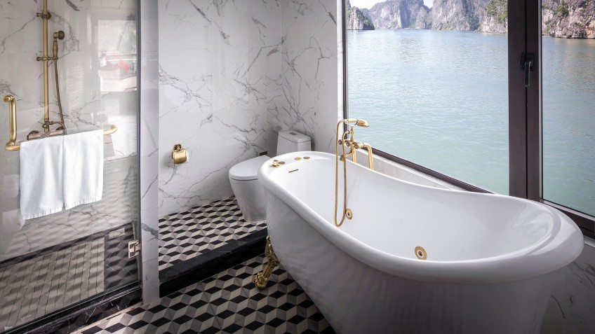 Ambassador Cruise: Relax in Sea-view Bathtub