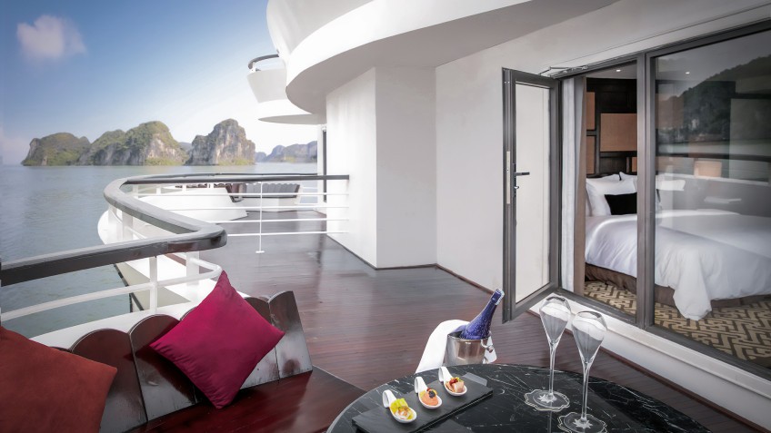 Ambassador Cruise: Spacious Balcony to chill out