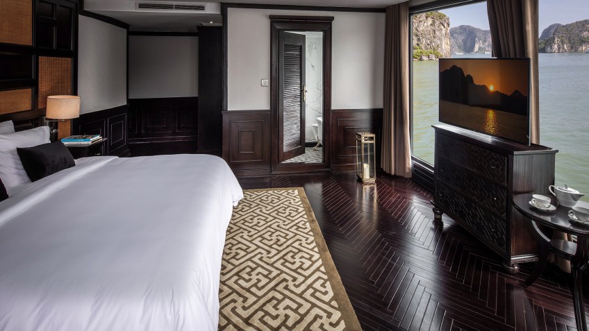 Ambassador Cruise: Lavish room with Halong Panorama