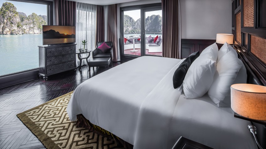 Ambassador Cruise: Luxury Ambassador Suite