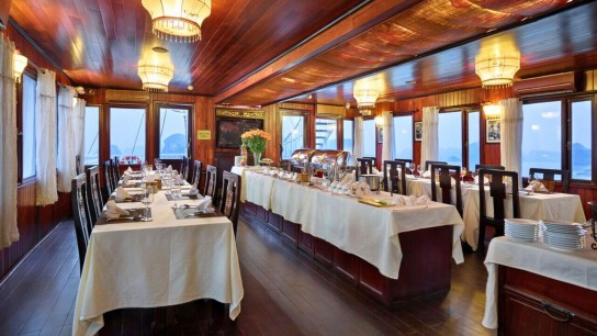 Garden Bay Legend Cruise: The Cozy Restaurant