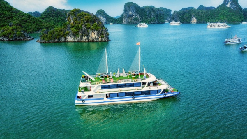 Queen Luxury Cruise: Queen Luxury Day Cruise Halong Bay