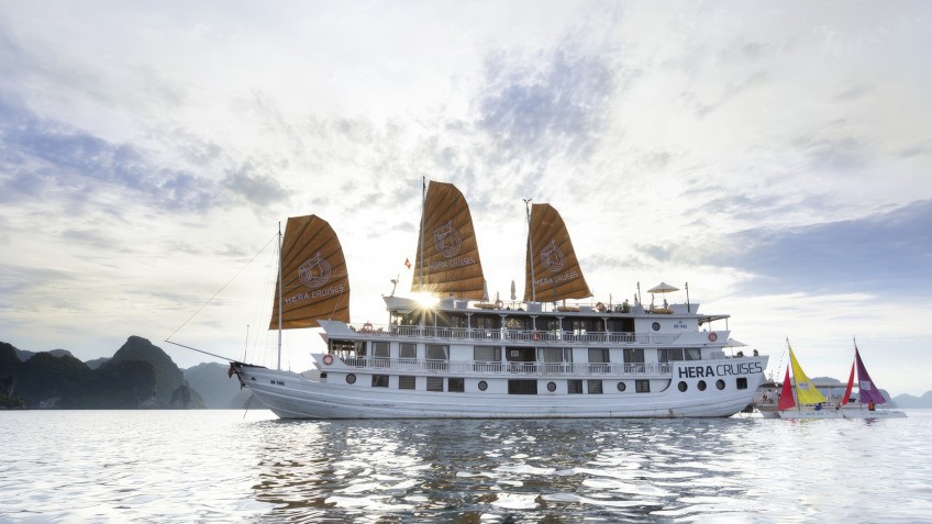 Hera Grand Luxury Cruise: Charming junk boat for budget travelers