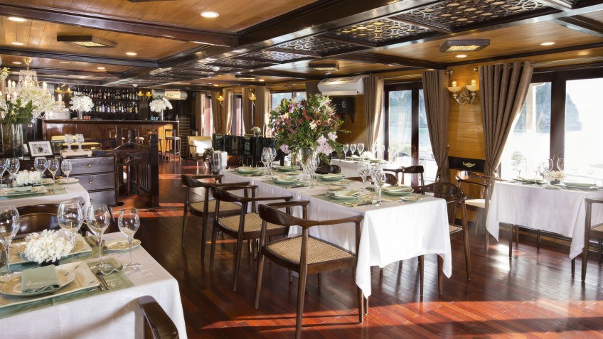 Hera Grand Luxury Cruise: Stunning dining room onboard