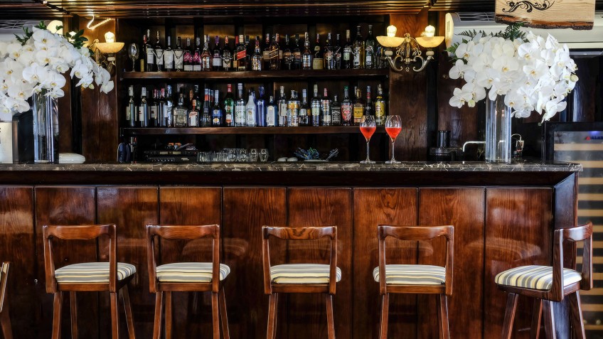 Hera Grand Luxury Cruise: Cuckcoo Bar on Hera Cruise