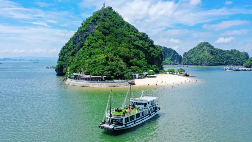Phoenix Day Cruise: Sailing to the Pretty Titop Island