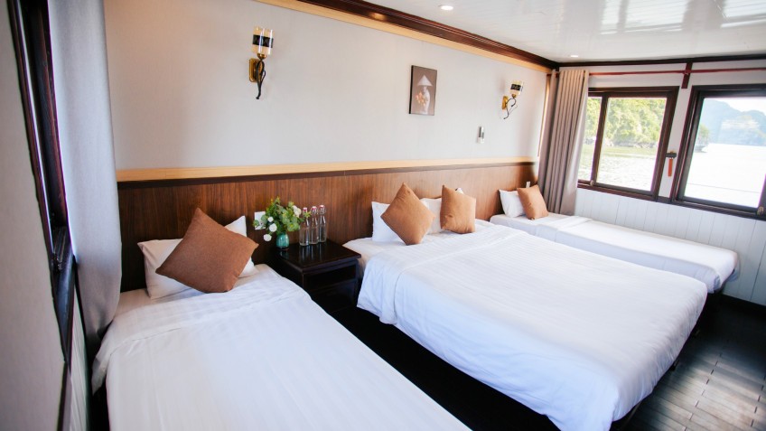 Phoenix Cruise: Triple Cabin for overnight stay