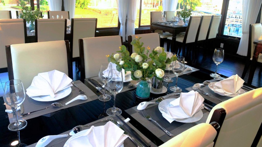 Phoenix Cruise: Newly Furnished Restaurant