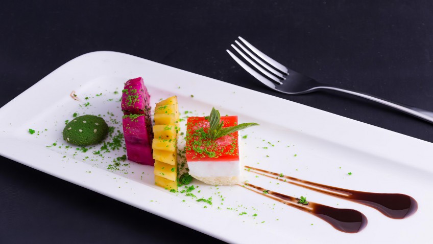 Amazing Sails Explorer Private Cruise: End the meal with a colorful dessert