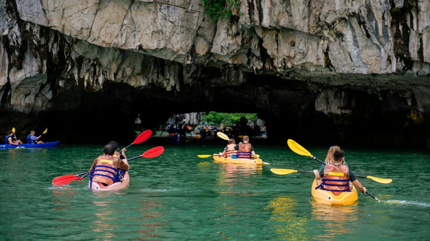 Indochine Premium Cruise: Kayak through a famous Luon Cave