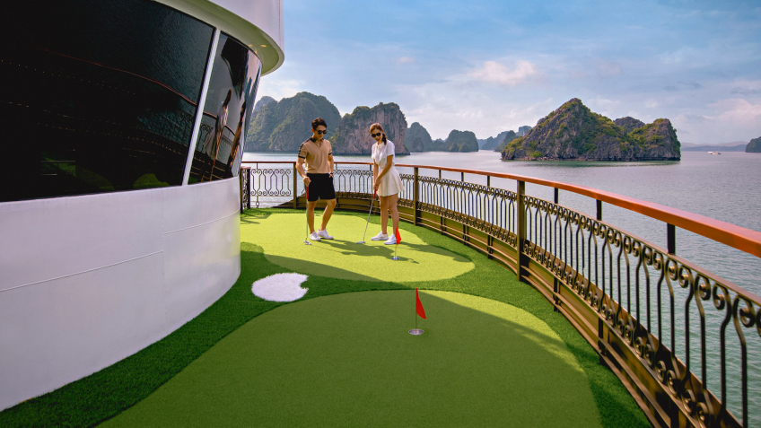Indochine Premium Cruise: Try mini golf course onboard