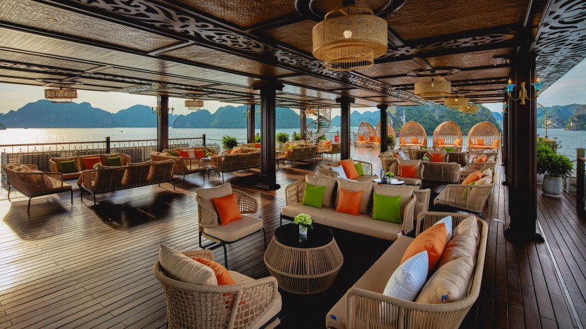 Indochine Premium Cruise: Sky Lounge for friends & family gathering