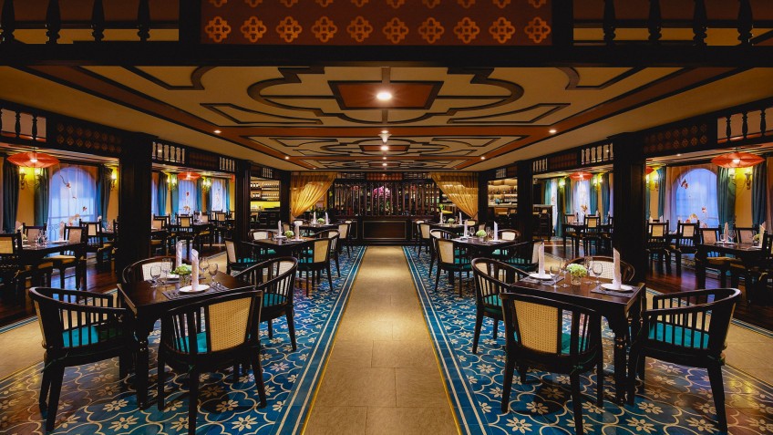 Indochine Premium Cruise: High-end dining experience