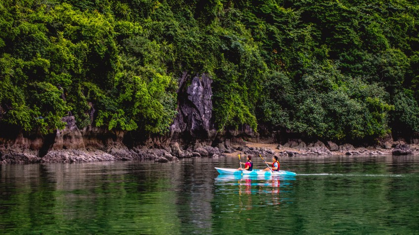 Indochine Premium Cruise: Kayak in secluded part of Halong Bay