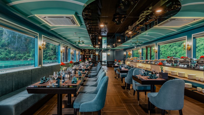 Amethyst Day Cruise: Ocean vibe covering dining space