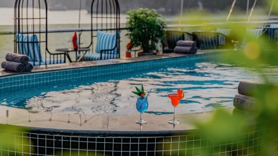 Amethyst Day Cruise: Enjoy to the fullest with lovely cocktails