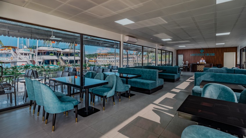 Amethyst Day Cruise: High-end waiting lounge